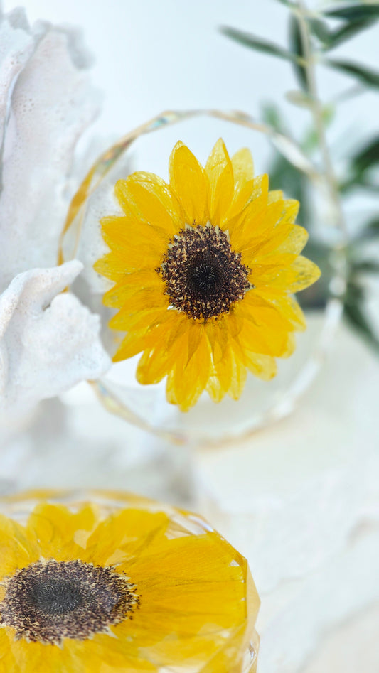 Coaster Set featuring real preserved flowers set in Resin (Set of 4)