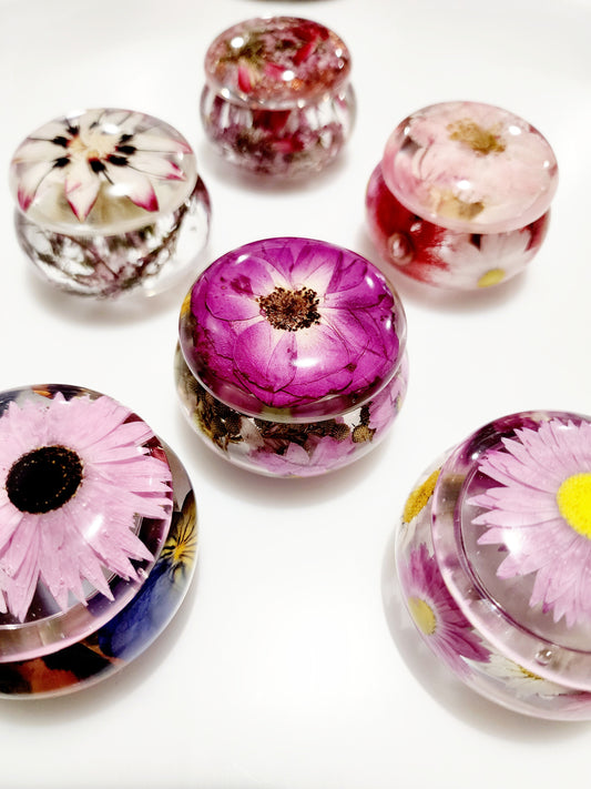 Trinket Jars with Preserved Flowers