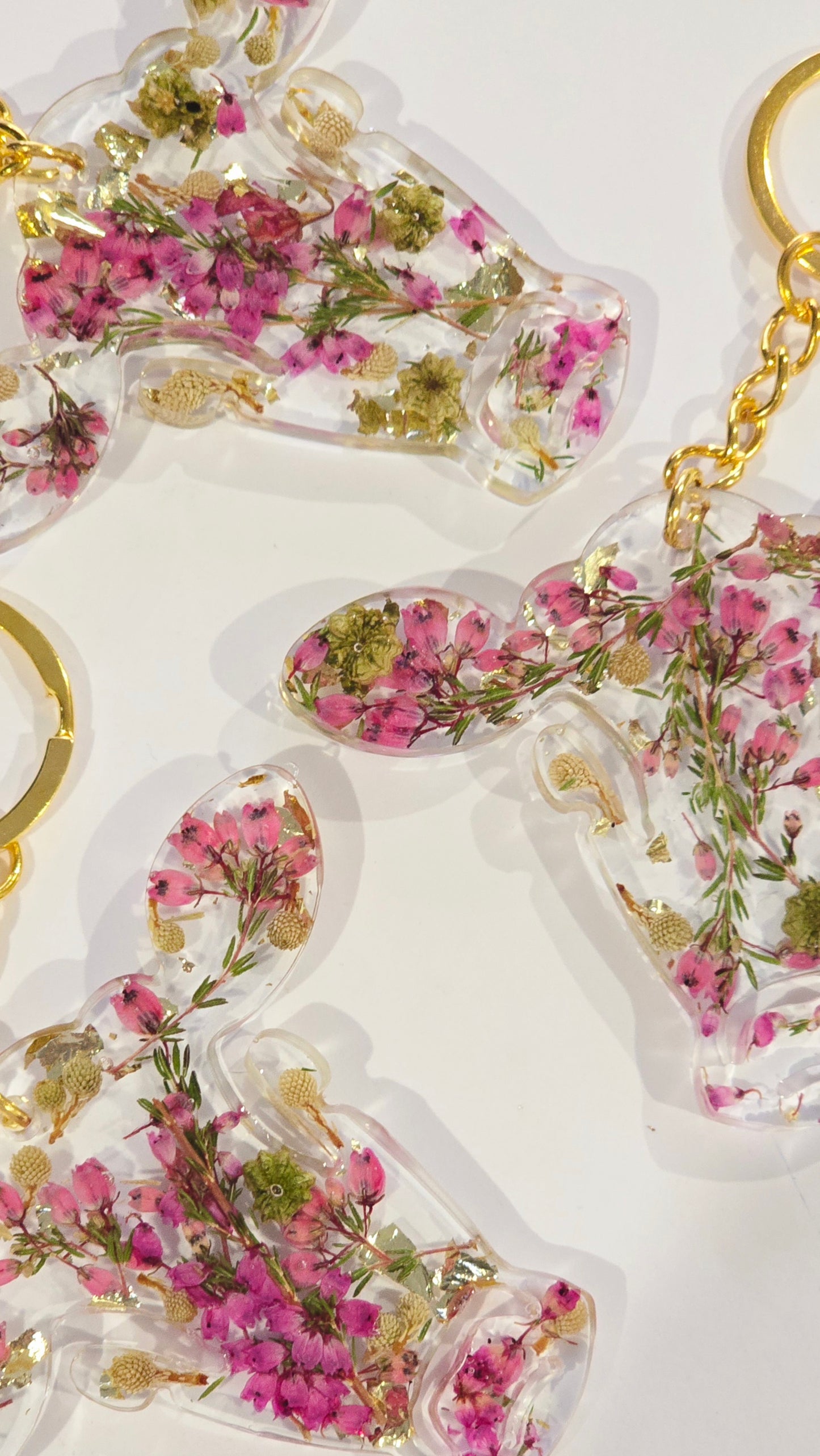 Preserved Heather Flowers and Berzelia set in Cow Head Keyring