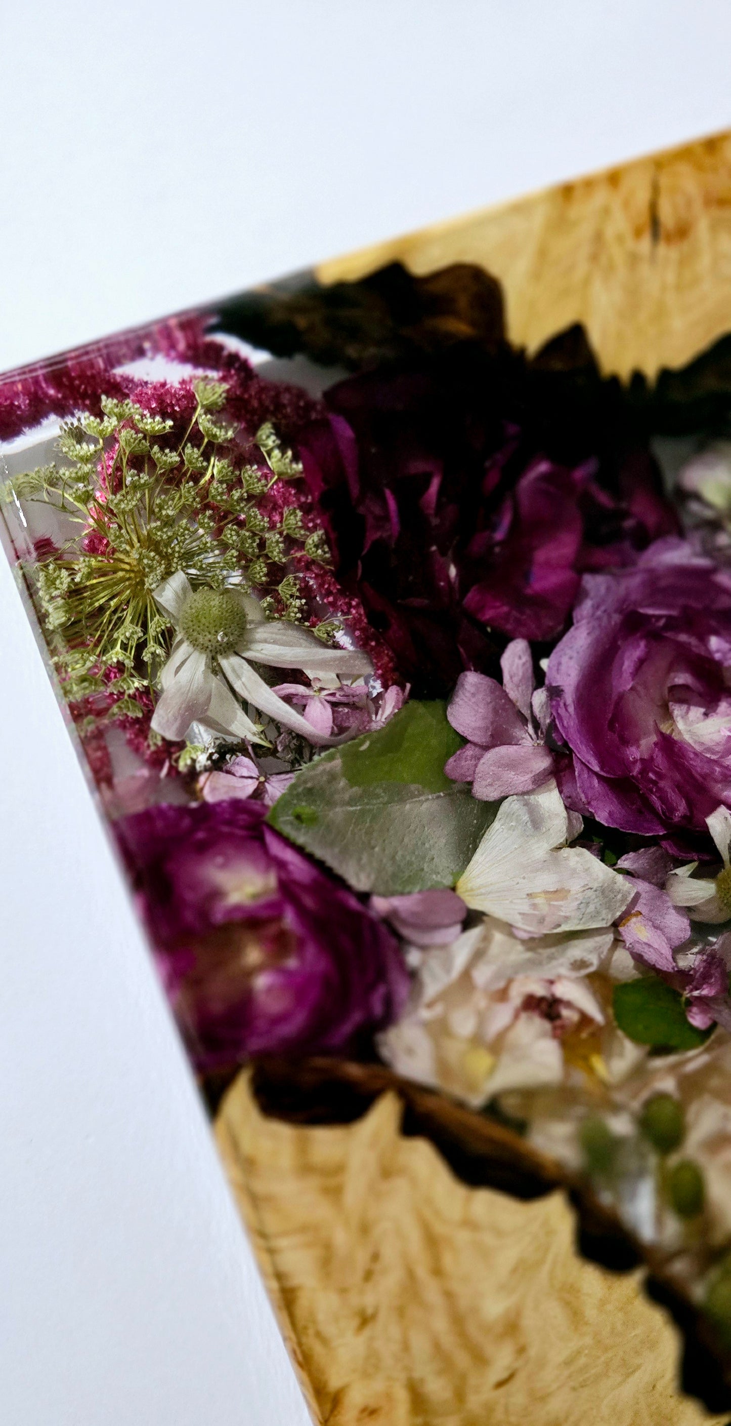 Flower Board with Eucalyptus burl timber pieces - Roses, Flannel Flower, Queen Anne's Lace, Hydrangea, Berzellia and Amaranthus.