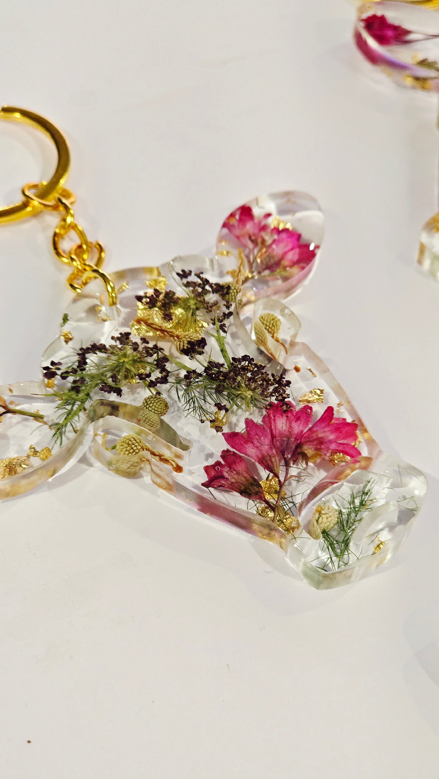 Preserved Flowers in Resin with Coral Bells, Chocolate Queen Annes Lace and Gold Flakes set in Cow Head Keyring
