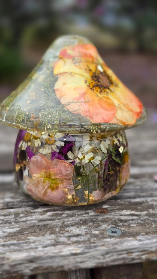 Mushroom Trinket Jar featuring Real Preserved Lavender, Chamomile, Stock, Hydrangea, Orchid, David Austen Rose & Queen Anne's Lace set in Resin