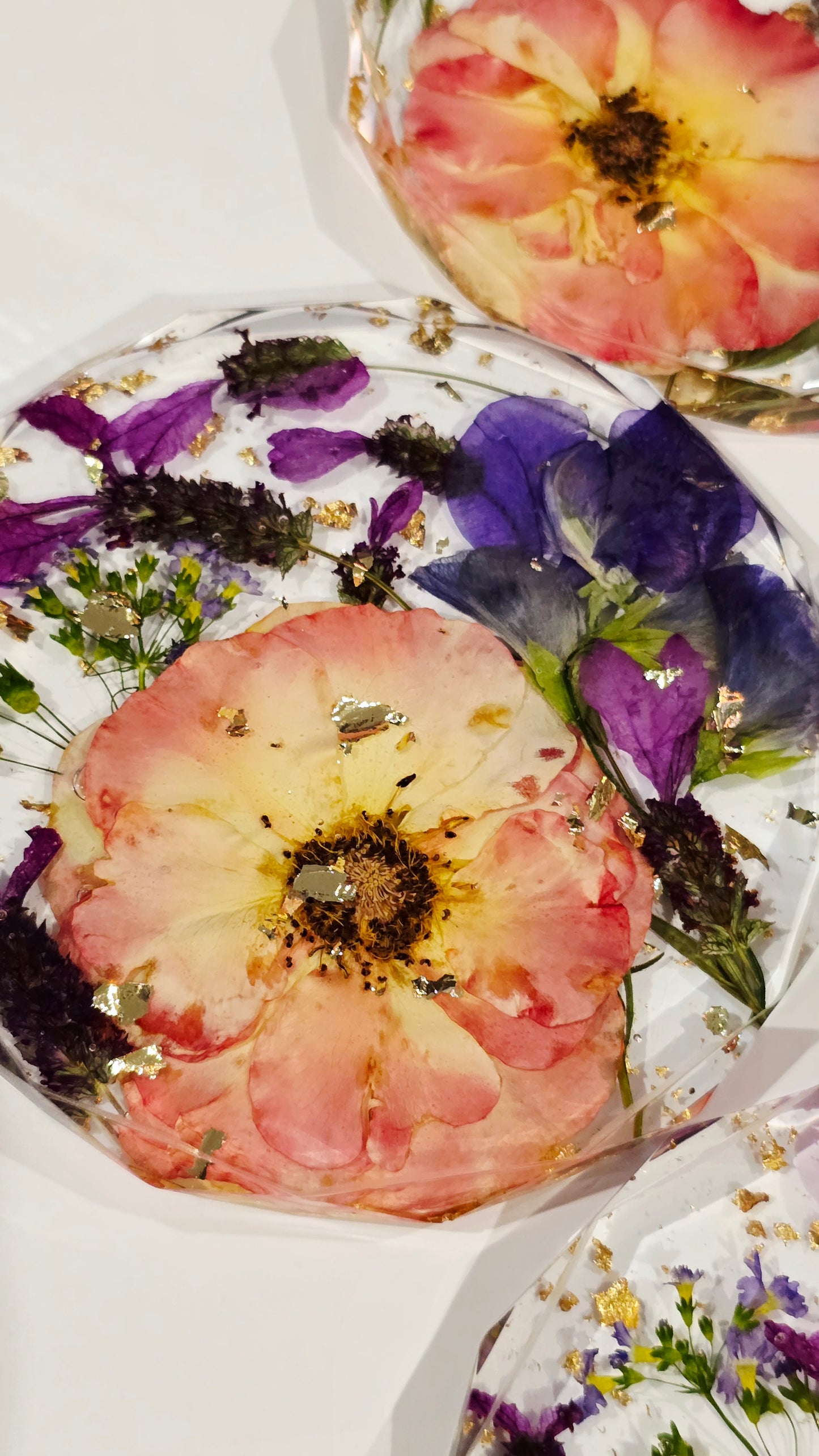 Coaster Set featuring Preserved David Austin Roses, Lavender, Primula, Sweet Pea & Gold Flakes set in Resin, Set of 4