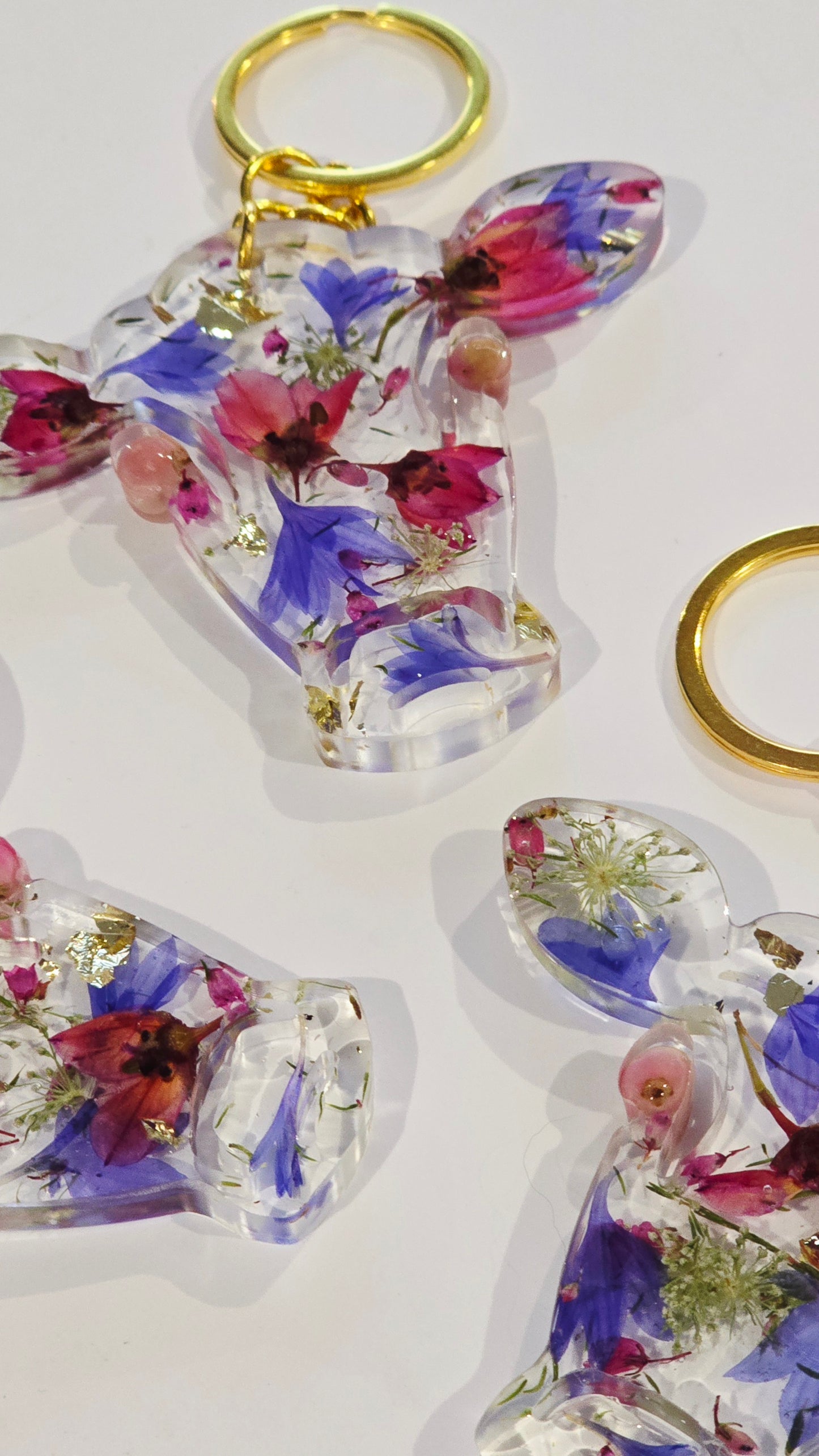 Preserved Cornflower, Boronia, Queen Anne's Lace and Pepper Corn set in Cow head Keyring